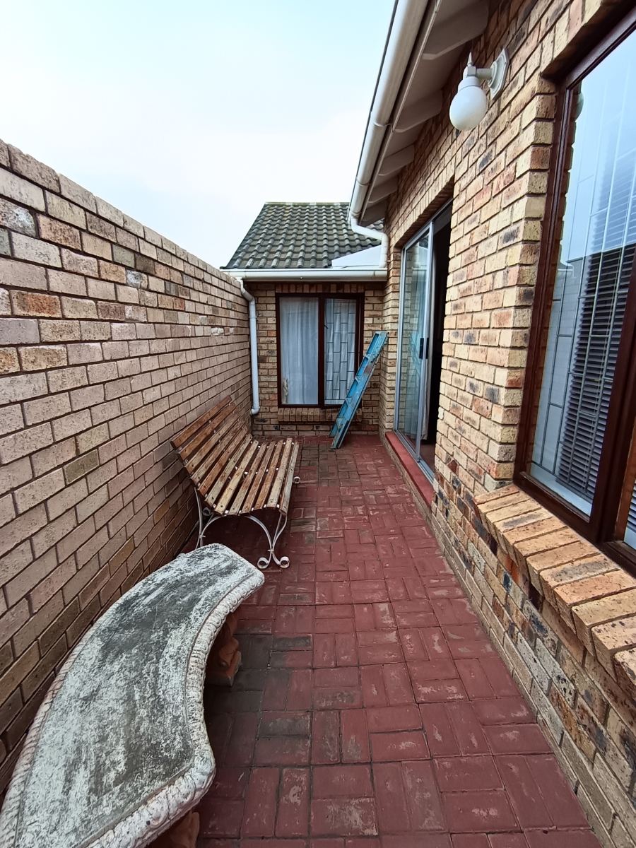 3 Bedroom Property for Sale in Jeffreys Bay Central Eastern Cape
